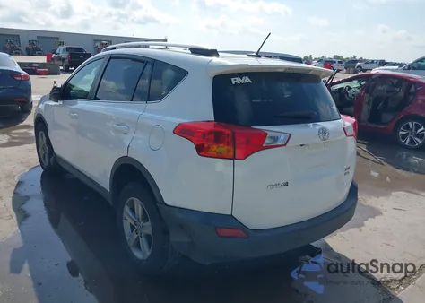 2015 Toyota Rav4 Xle z USA, uszkodzony, nr VIN 2T3RFREV5FW384733